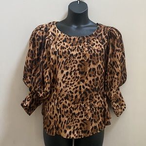 NWOT PLUS SIZE  2X 🐆 LEOPARD PULLOVER BLOUSE.. buttons to back.